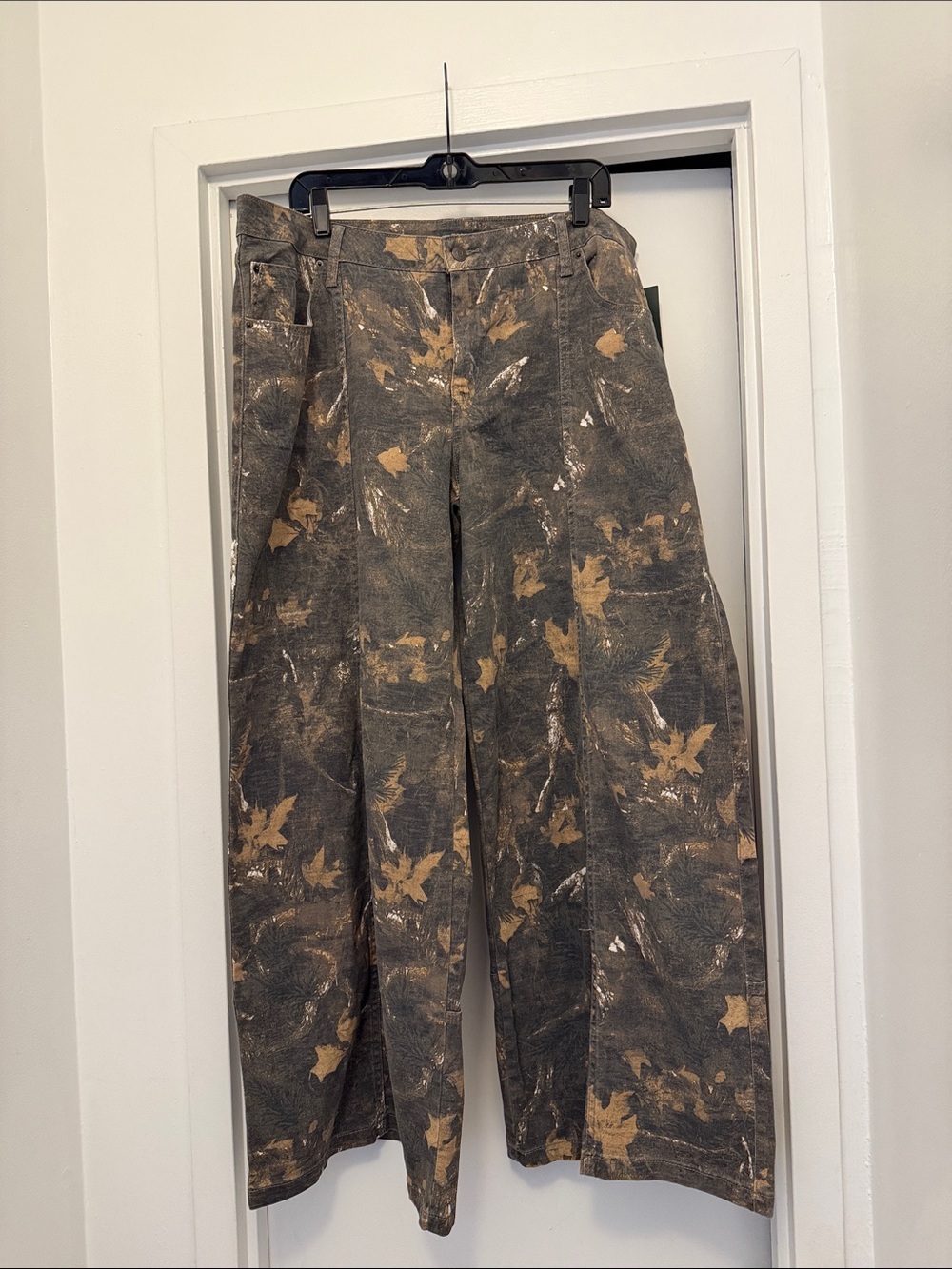 Women’s Wide-Leg Printed Jeans in Brown